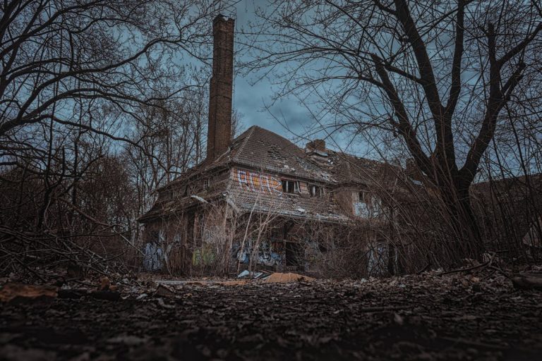 Keep Your Distance: 5 Classic Horror Film Locations