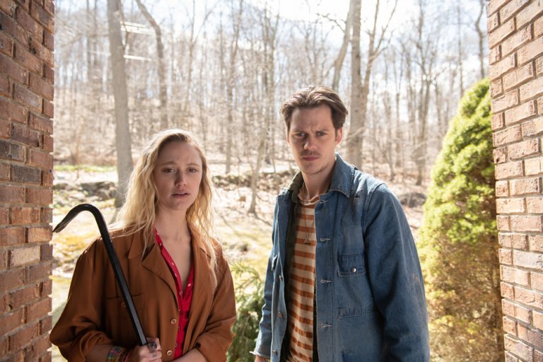 VILLAINS starring Bill Skarsgård and Maika Monroe | In Theaters Nationwide September 20th – Movie News