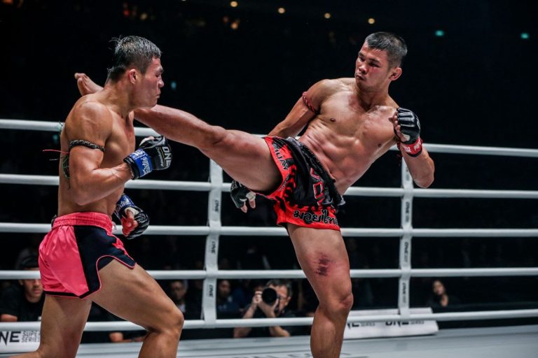 NONG-O GAIYANGHADAO DELIVERS STUNNING FINISH OF SAEMAPETCH FAIRTEX TO RETAIN ONE BANTAMWEIGHT MUAY THAI WORLD TITLE – MMA News