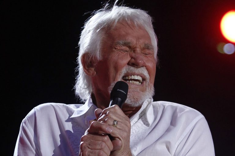 Kenny Rogers DEAD: Country Star Dies at 81 – Breaking News