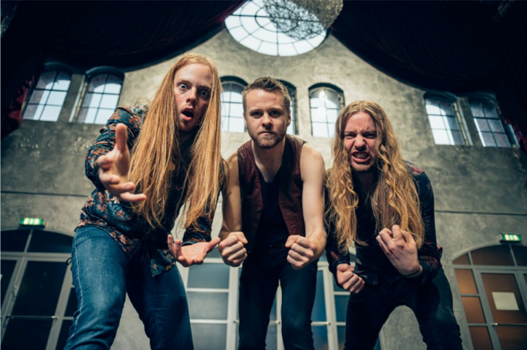 THE VINTAGE CARAVAN Signs Worldwide Contract With Napalm Records! – Music News