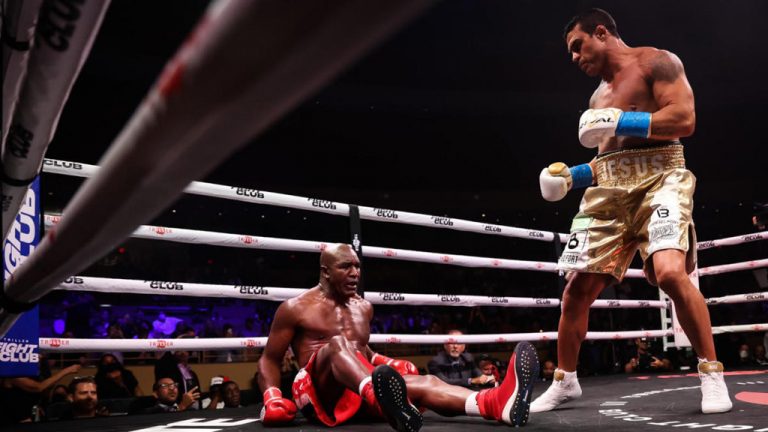 Evander Holyfield KNOCKED OUT by Vitor Belfort in ROUND ONE – Boxing News