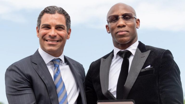 Yordenis Ugás Honored with the “Key to the City” of Miami by Mayor Francis Suarez – Boxing News