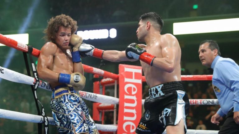 ALEXIS ROCHA DEFEATS BLAIR COBBS VIA KNOCKOUT – Breaking Boxing News